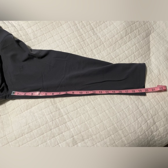 Lululemon WunderUnder Reversible Crop Pants - Picture 4 of 4